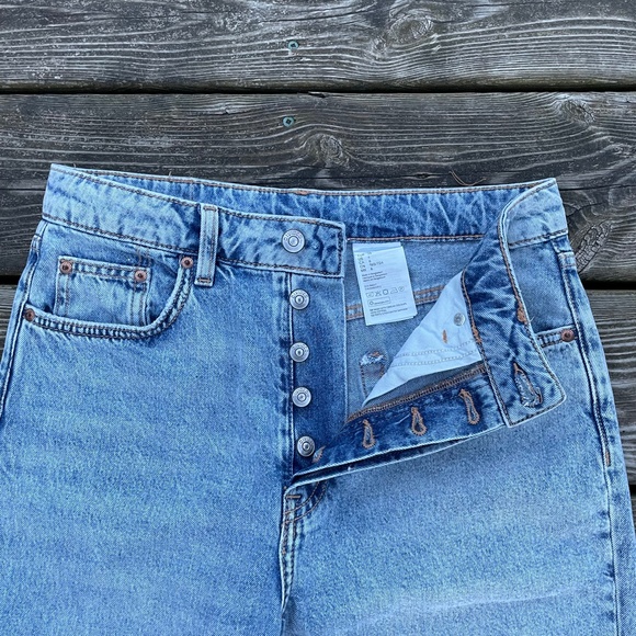 Jeans: H&M Light Blue High Waist Slim Leg Frayed Demin - Picture 9 of 12